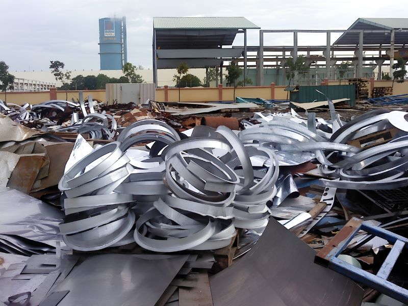 Thu mua phế liệu số lượng lớn tận nơi TPHCM với nhiều thanh nhôm, vòng nhôm và tấm kim loại phế liệu