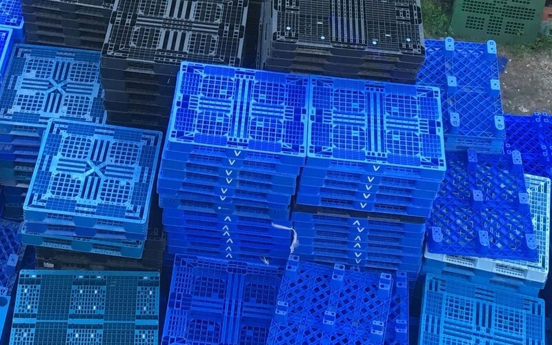 nhan thu mua pallet nhua cu phe lieu cac loai gia cao