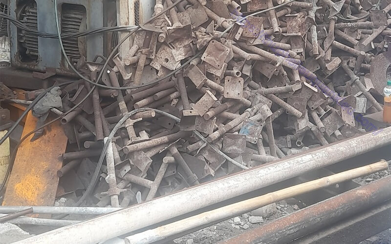 Thu mua sắt phế liệu giá cạnh tranh hỗ trợ tận nơi.
